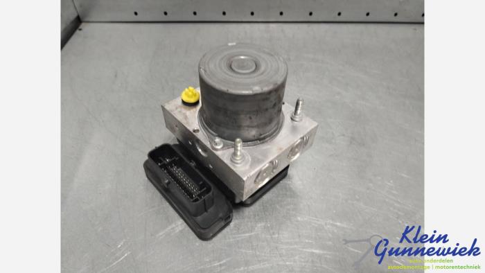 Used ABS pump Volkswagen Crafter Price € 215,00 Margin scheme offered by Klein Gunnewiek Autodemontage & Motorentechniek