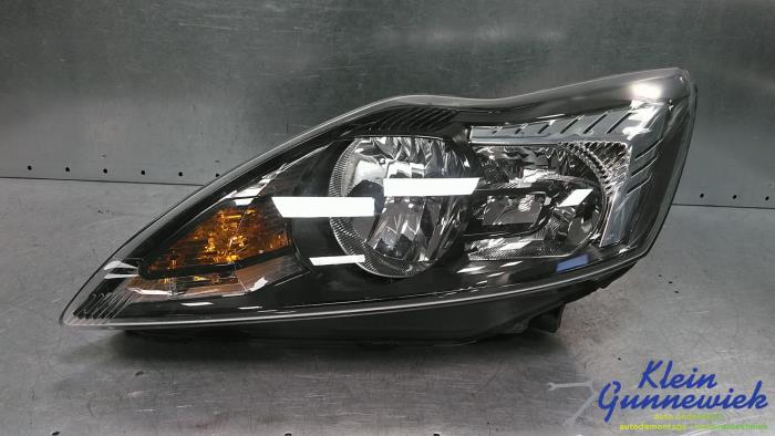 Używane Reflektor lewy Ford Focus Cena € 125,00 Procedura marży oferowane przez Klein Gunnewiek Autodemontage & Motorentechniek
