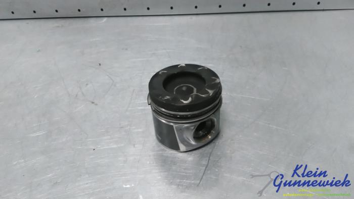 Usagé Piston Volvo XC90 Prix € 68,00 Règlement à la marge proposé par Klein Gunnewiek Autodemontage & Motorentechniek
