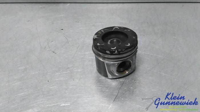 Usagé Piston Volvo XC90 Prix € 68,00 Règlement à la marge proposé par Klein Gunnewiek Autodemontage & Motorentechniek