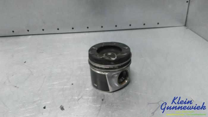 Usagé Piston Volvo XC90 Prix € 68,00 Règlement à la marge proposé par Klein Gunnewiek Autodemontage & Motorentechniek