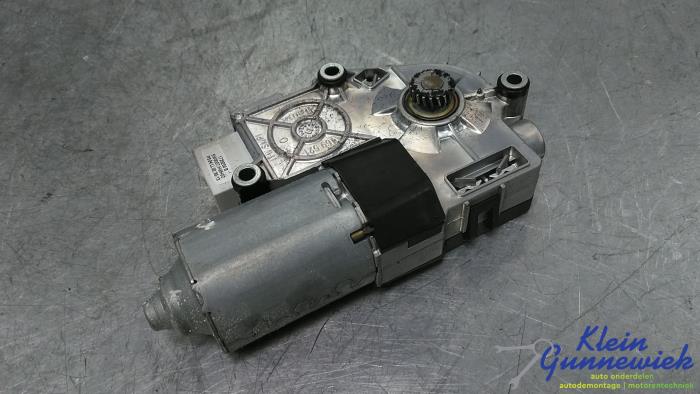 Używane Silnik szyberdachu Volkswagen E-Golf Cena € 38,00 Procedura marży oferowane przez Klein Gunnewiek Autodemontage & Motorentechniek
