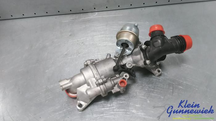 Usagé Pompe à eau Mercedes E-Klasse Prix € 75,00 Règlement à la marge proposé par Klein Gunnewiek Autodemontage & Motorentechniek