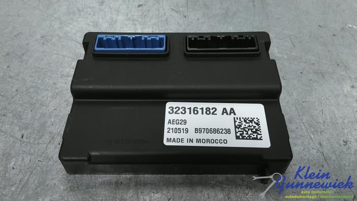 Usagé Ordinateur divers Polestar 2 Prix € 50,00 Règlement à la marge proposé par Klein Gunnewiek Autodemontage & Motorentechniek