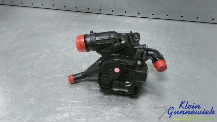 Gebrauchte Thermostatgehäuse Kia Sportage Preis € 125,00 Margenregelung angeboten von Klein Gunnewiek Autodemontage & Motorentechniek