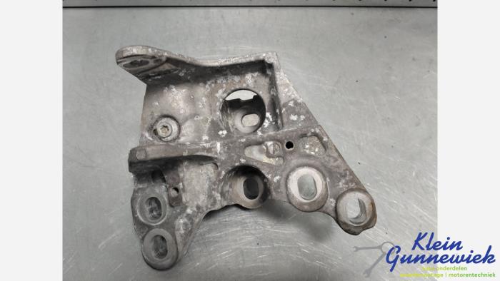 Usagé Support moteur Landrover Range Rover Prix € 85,00 Règlement à la marge proposé par Klein Gunnewiek Autodemontage & Motorentechniek