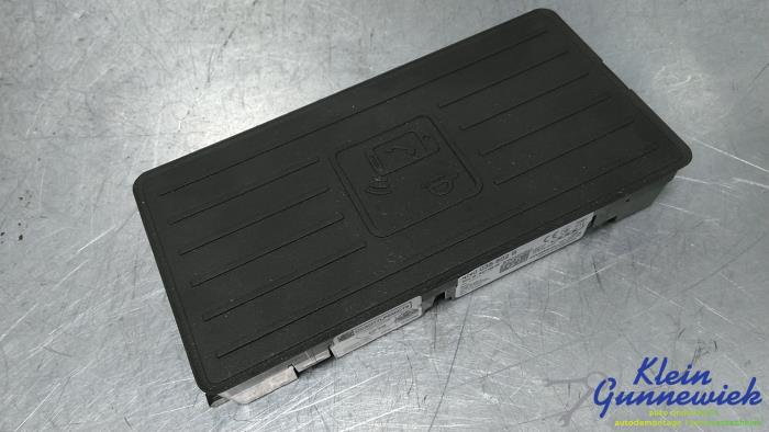 Begagnade Telefonmodul Audi Q4 Pris € 62,00 Marginaltabell erbjuds av Klein Gunnewiek Autodemontage & Motorentechniek