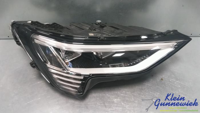 Używane Reflektor prawy Audi Q8 Cena € 1.269,00 Procedura marży oferowane przez Klein Gunnewiek Autodemontage & Motorentechniek
