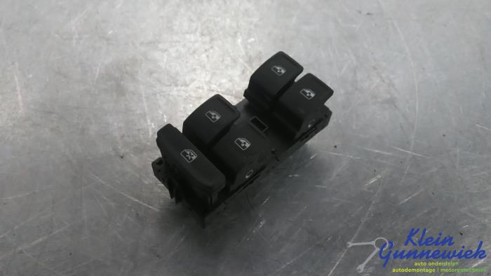 Usados Interruptor combinado de ventanillas Skoda Scala Precio € 25,00 Norma de margen ofrecido por Klein Gunnewiek Autodemontage & Motorentechniek