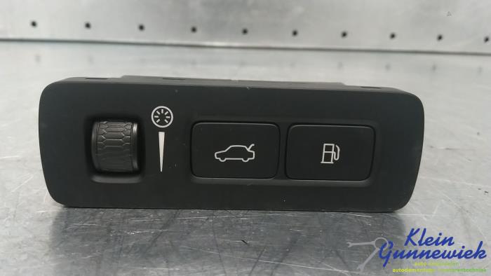 Używane Przelacznik Volvo XC40 Cena € 20,00 Procedura marży oferowane przez Klein Gunnewiek Autodemontage & Motorentechniek