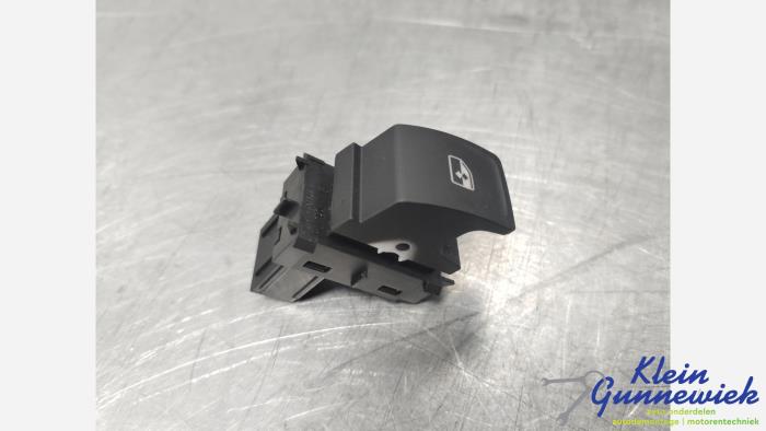 Usados Interruptor de ventanilla eléctrica Skoda Scala Precio € 20,00 Norma de margen ofrecido por Klein Gunnewiek Autodemontage & Motorentechniek