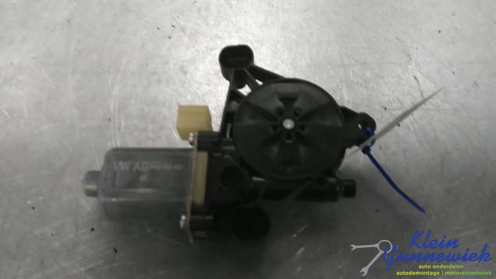 Usados Motor de ventanilla de puerta Audi Q7 Precio € 16,00 Norma de margen ofrecido por Klein Gunnewiek Autodemontage & Motorentechniek