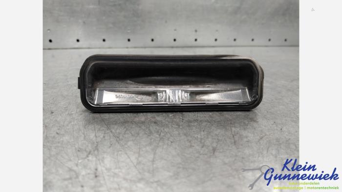 Używane Uchwyt tylnej klapy Ford Focus Cena € 25,00 Procedura marży oferowane przez Klein Gunnewiek Autodemontage & Motorentechniek