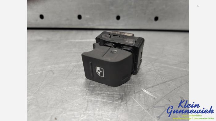 Usados Interruptor de ventanilla eléctrica Audi Q4 Precio € 20,00 Norma de margen ofrecido por Klein Gunnewiek Autodemontage & Motorentechniek