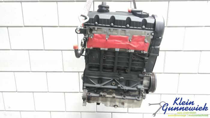 Motor van een Volkswagen Caddy 2006