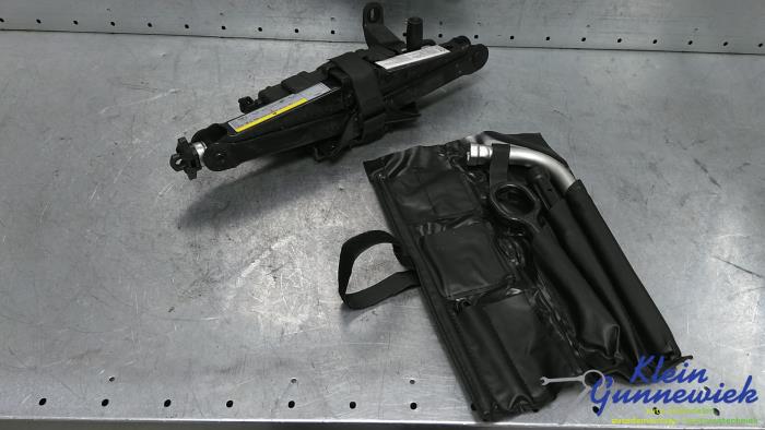 Używane Zestaw narzedzi Audi A3 Cena € 40,00 Procedura marży oferowane przez Klein Gunnewiek Autodemontage & Motorentechniek