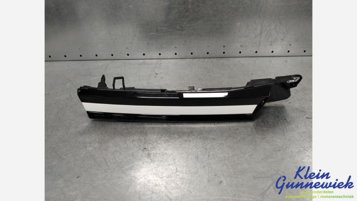 Używane Grill Volkswagen ID. Buzz Cargo Cena € 45,00 Procedura marży oferowane przez Klein Gunnewiek Autodemontage & Motorentechniek