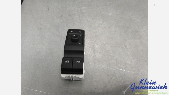 Usados Interruptor combinado de ventanillas Volkswagen ID. Buzz Cargo Precio € 35,00 Norma de margen ofrecido por Klein Gunnewiek Autodemontage & Motorentechniek