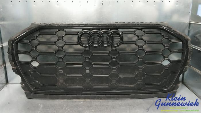 Używane Grill Audi Q5 Cena € 225,00 Procedura marży oferowane przez Klein Gunnewiek Autodemontage & Motorentechniek