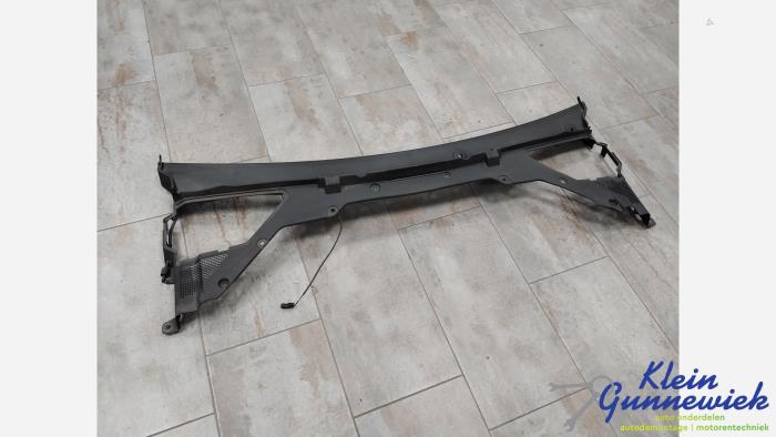Używane Parawan Jaguar XE Cena € 45,00 Procedura marży oferowane przez Klein Gunnewiek Autodemontage & Motorentechniek