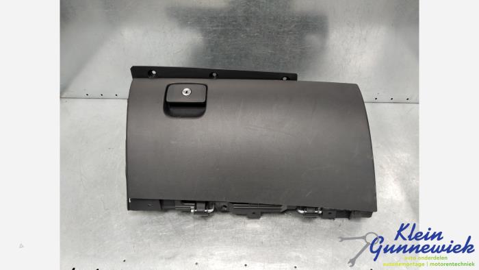 Begagnade Handskfack Jaguar XE Pris € 75,00 Marginaltabell erbjuds av Klein Gunnewiek Autodemontage & Motorentechniek