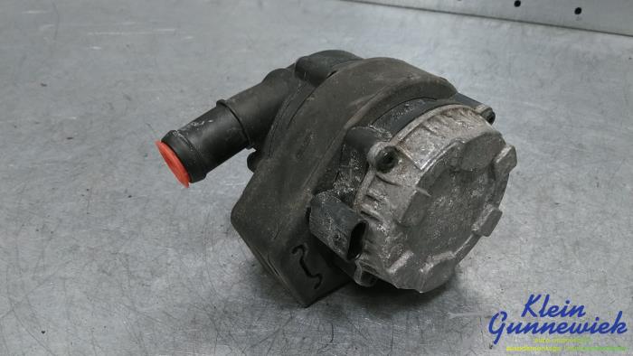 Używane Pompa wodna Cupra Leon Cena € 35,00 Procedura marży oferowane przez Klein Gunnewiek Autodemontage & Motorentechniek