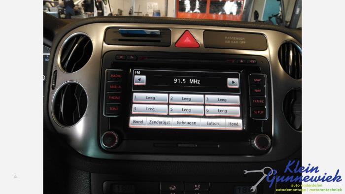 Używane System nawigacji Volkswagen Tiguan Cena € 395,00 Procedura marży oferowane przez Klein Gunnewiek Autodemontage & Motorentechniek