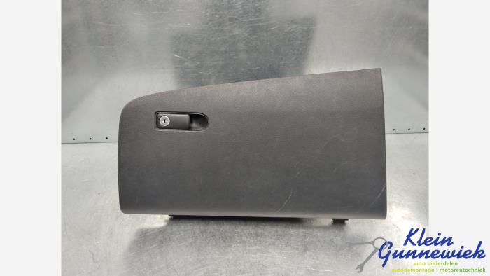 Begagnade Handskfack Mercedes Vito Pris € 42,00 Marginaltabell erbjuds av Klein Gunnewiek Autodemontage & Motorentechniek