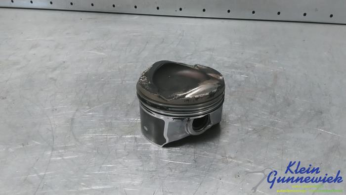 Usados Pistón Ford Focus Precio € 69,00 Norma de margen ofrecido por Klein Gunnewiek Autodemontage & Motorentechniek
