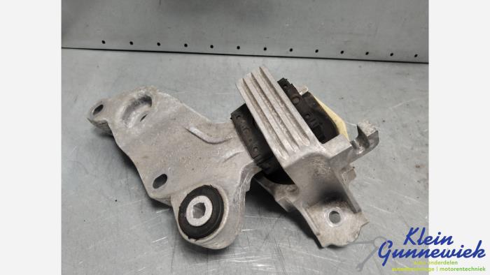 Used Engine mount Mercedes Vito Price € 35,00 Margin scheme offered by Klein Gunnewiek Autodemontage & Motorentechniek