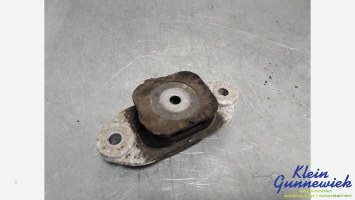 Used Engine mount Mercedes Vito Price € 30,00 Margin scheme offered by Klein Gunnewiek Autodemontage & Motorentechniek