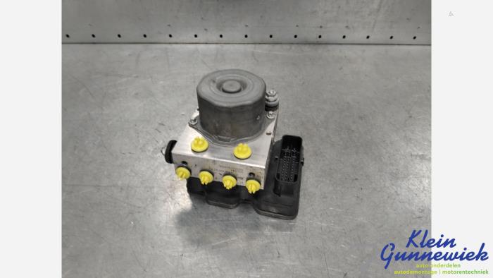 Used ABS pump Mercedes GLA Price € 119,00 Margin scheme offered by Klein Gunnewiek Autodemontage & Motorentechniek