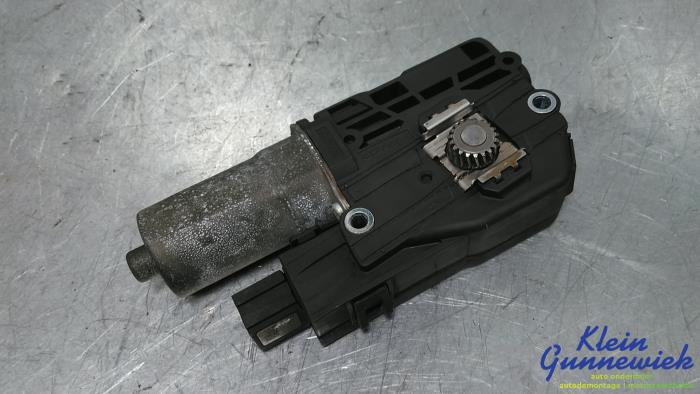 Używane Silnik szyberdachu Volkswagen Golf Cena € 74,00 Procedura marży oferowane przez Klein Gunnewiek Autodemontage & Motorentechniek
