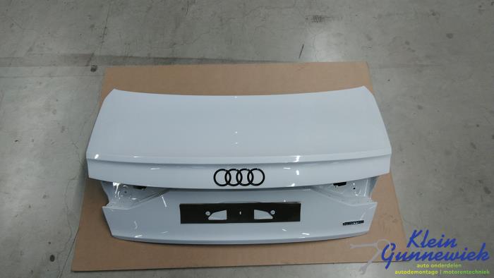 Używane Tylna klapa Audi A8 Cena € 230,00 Procedura marży oferowane przez Klein Gunnewiek Autodemontage & Motorentechniek