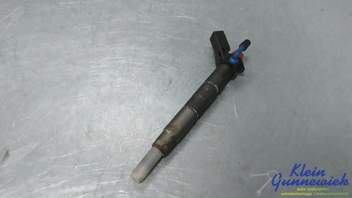Usagé Injecteurs Mercedes Vito Prix € 100,00 Règlement à la marge proposé par Klein Gunnewiek Autodemontage & Motorentechniek