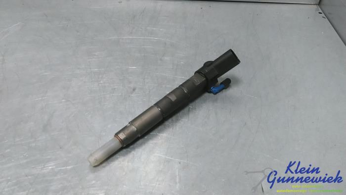 Usagé Injecteurs Mercedes Vito Prix € 100,00 Règlement à la marge proposé par Klein Gunnewiek Autodemontage & Motorentechniek