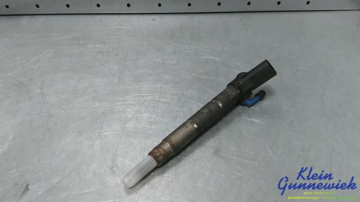 Usagé Injecteurs Mercedes Vito Prix € 100,00 Règlement à la marge proposé par Klein Gunnewiek Autodemontage & Motorentechniek