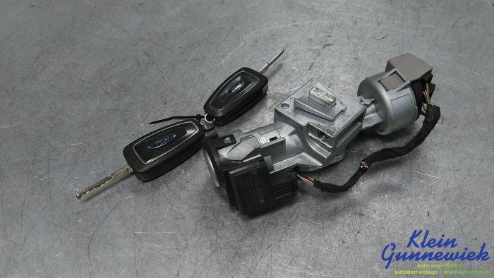 Używane Stacyjka + Kluczyk Ford Focus Cena € 50,00 Procedura marży oferowane przez Klein Gunnewiek Autodemontage & Motorentechniek