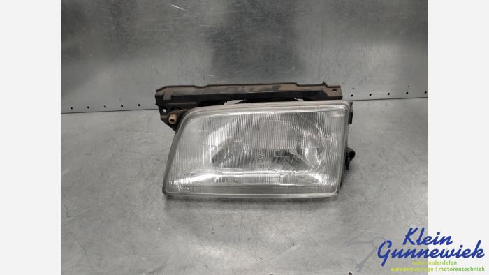 Używane Reflektor lewy Opel Kadett Cena € 25,00 Procedura marży oferowane przez Klein Gunnewiek Autodemontage & Motorentechniek