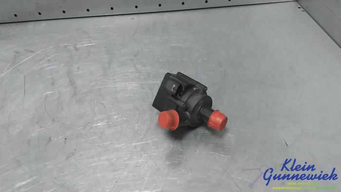 Begagnade Vattenpump Volvo XC90 Pris € 85,00 Marginaltabell erbjuds av Klein Gunnewiek Autodemontage & Motorentechniek