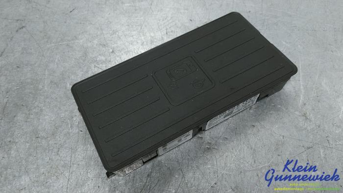 Begagnade Telefonmodul Audi A8 Pris € 62,00 Marginaltabell erbjuds av Klein Gunnewiek Autodemontage & Motorentechniek