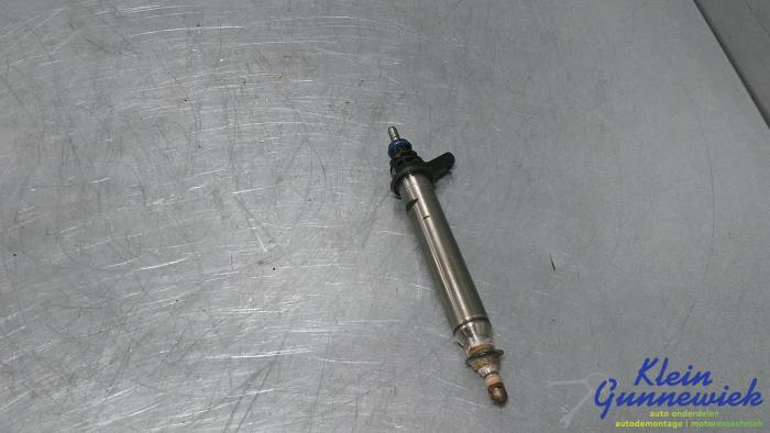 Usagé Injecteur (injection essence) Mercedes C-Klasse Prix € 35,00 Règlement à la marge proposé par Klein Gunnewiek Autodemontage & Motorentechniek