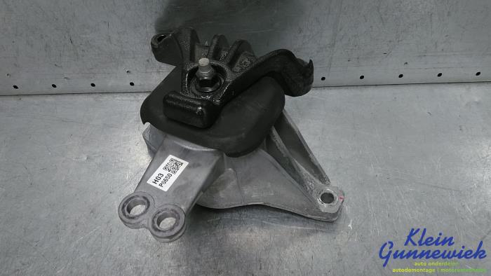 Used Engine mount Hyundai Santafe Price € 75,00 Margin scheme offered by Klein Gunnewiek Autodemontage & Motorentechniek