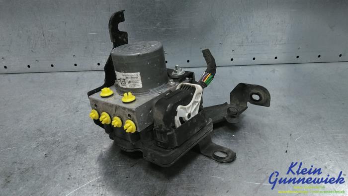 Begagnade ABS-pump Opel Vivaro Pris € 268,00 Marginaltabell erbjuds av Klein Gunnewiek Autodemontage & Motorentechniek