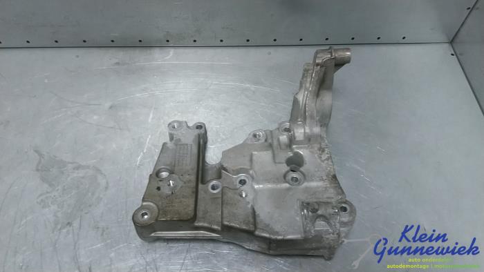 Usagé Support dynamo bas Jaguar XE Prix € 50,00 Règlement à la marge proposé par Klein Gunnewiek Autodemontage & Motorentechniek