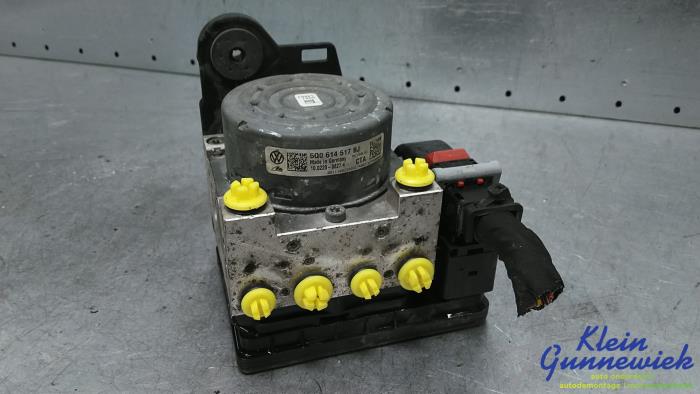 Begagnade ABS-pump Volkswagen Passat Pris € 99,00 Marginaltabell erbjuds av Klein Gunnewiek Autodemontage & Motorentechniek