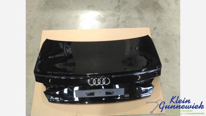 Używane Tylna klapa Audi A8 Cena € 230,00 Procedura marży oferowane przez Klein Gunnewiek Autodemontage & Motorentechniek