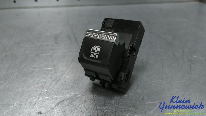 Usados Interruptor de ventanilla eléctrica Renault Megane Precio € 20,00 Norma de margen ofrecido por Klein Gunnewiek Autodemontage & Motorentechniek