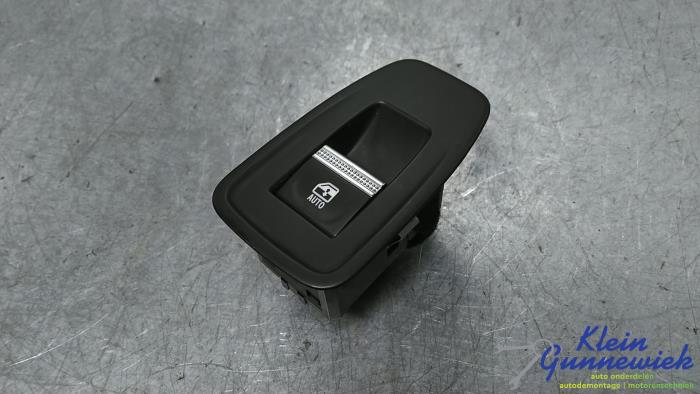 Usados Interruptor de ventanilla eléctrica Renault Megane Precio € 20,00 Norma de margen ofrecido por Klein Gunnewiek Autodemontage & Motorentechniek