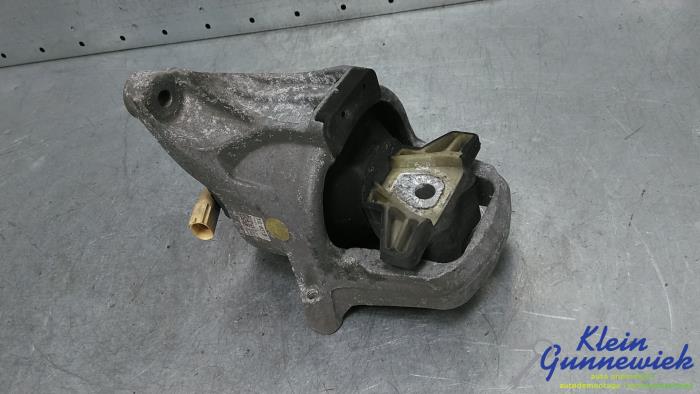 Used Engine mount Audi A4 Price € 76,00 Margin scheme offered by Klein Gunnewiek Autodemontage & Motorentechniek